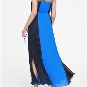 Color-Blocked Pleated Maxi Dress Banana Republic